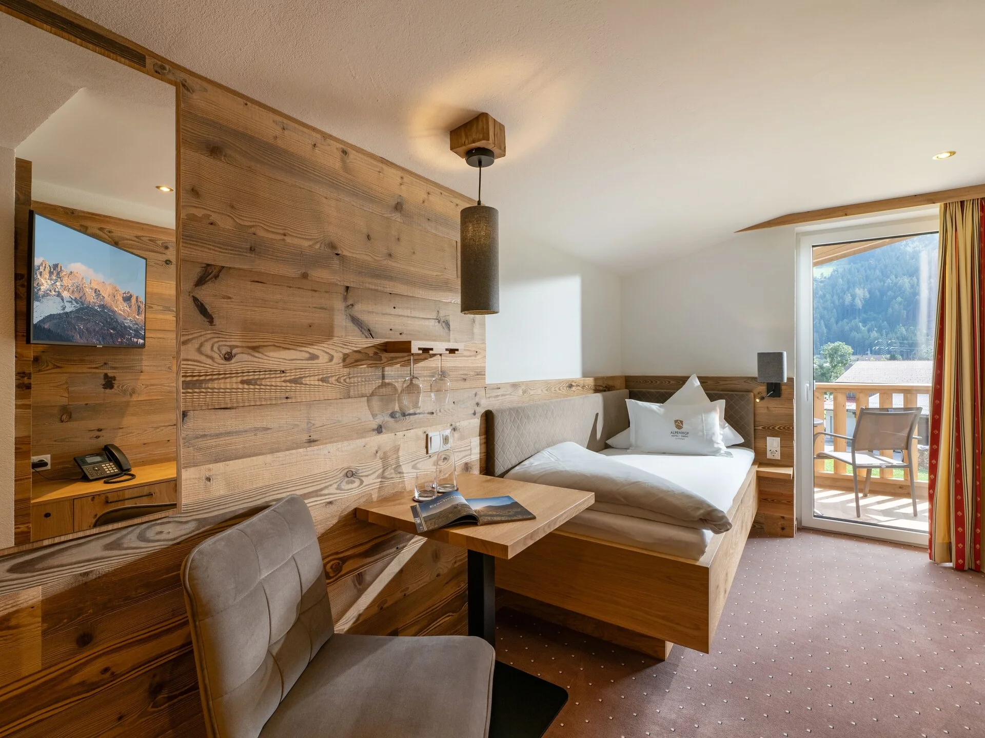 Deluxe eenpersoonskamer in het hotel in Zell im Zillertal